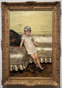 ソファーにもたれてポーズを取る少女の絵画