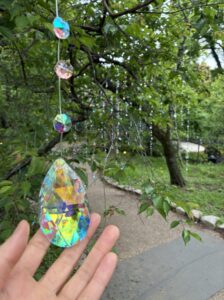 北野天満宮梅苑、蜷川さんのクリスタル作品の写真