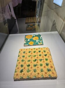 ガウディーデザインのタイルの写真