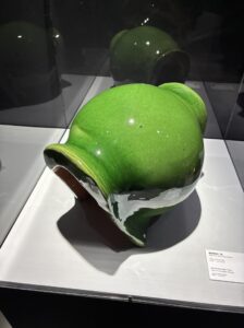 ガウディーのカメの甲羅デザイン瓦の写真
