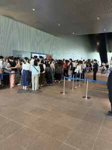中之島美術館内の混雑状況写真
